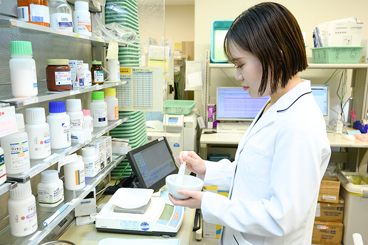 pharmacist-img-001-1.webp